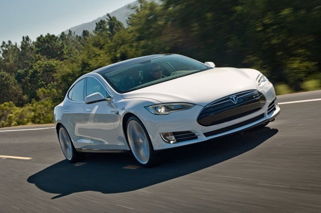 Tesla изтегля всички Model S в сервизите