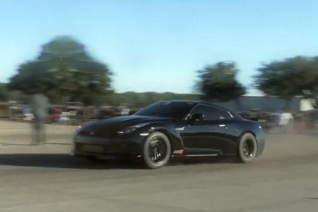Nissan GT-R е рекордьор на 1/2 миля