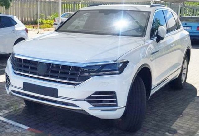 Хванаха новия VW Touareg без камуфлаж
