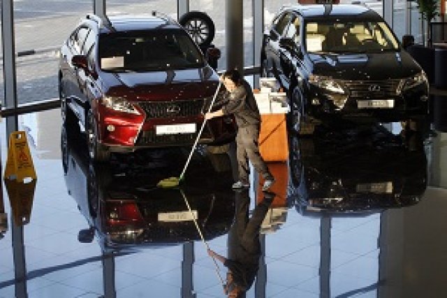 Lexus ще си лъска имиджа