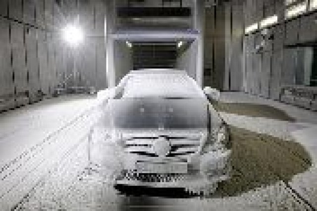 Съоръжения на Mercedes-Benz симулират екстремни условия