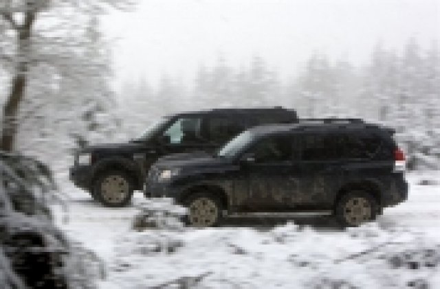 Land Rover Discovery vs Toyota Land Cruiser