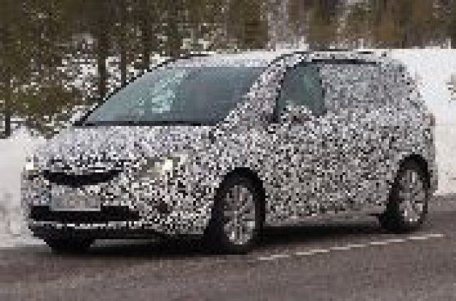 Нови шпионски снимки от Opel Zafira