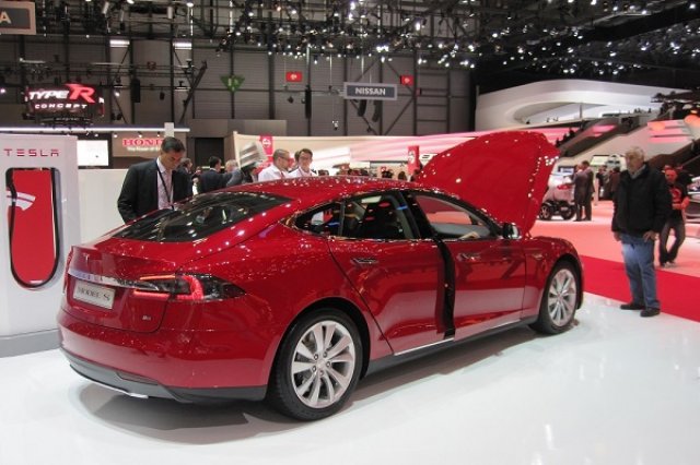 Tesla предоставя патентите си на конкуренцията