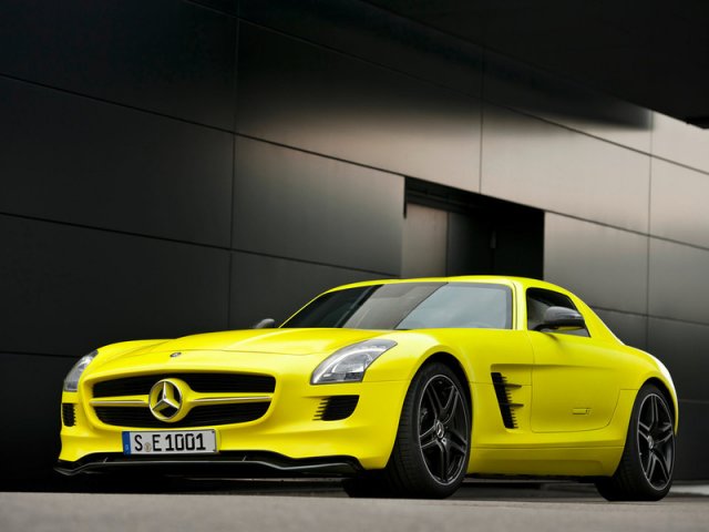 Eлектрическият Mercedes SLS AMG може да се появи и като роудстър