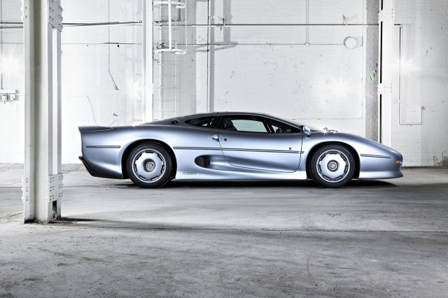 Диво сърце - 5 състезателни мотора, поставени на стандартни автомобили