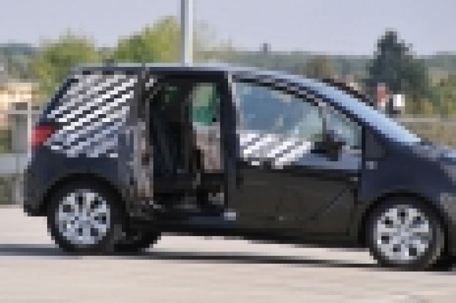 Шпионски снимки от новата Meriva