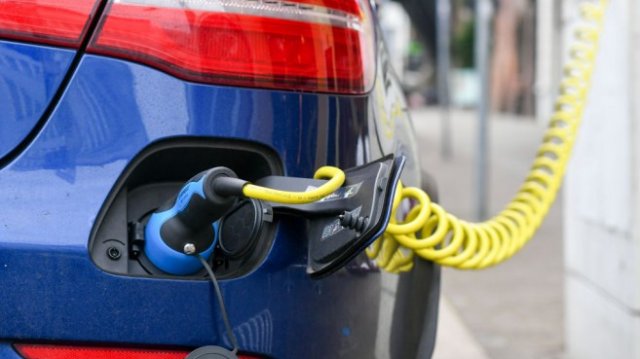 Eлектрическите автомобили отбелязват ръст от 80% в ЕС