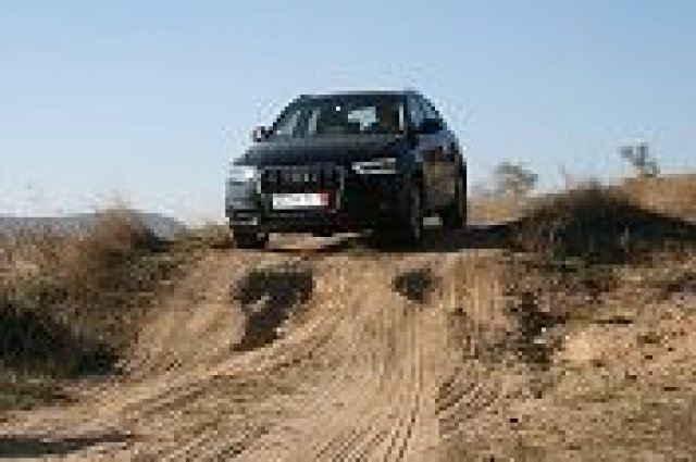 Новото Audi Q3 паркира само
