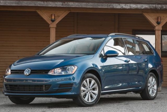 Новият VW Golf остава без комби