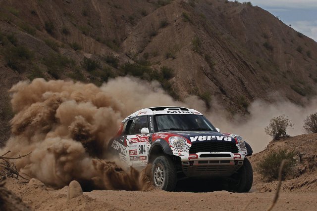 Дакар - Петерхансел отново начело