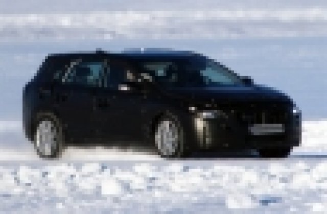 Първи шпионски снимки от Volvo V60