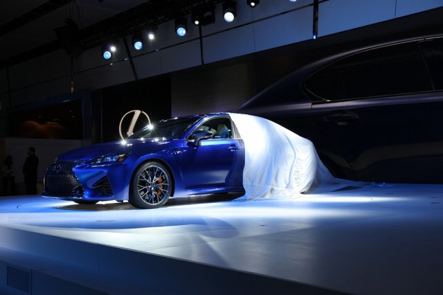 Lexus GS F е с над 130 кг. по-лек от конкурентите