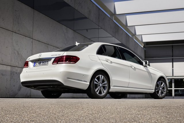 Обновеният Mercedes E-Class тръгва на метан