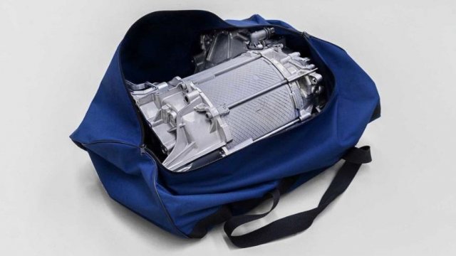 Електромоторът на VW ID.3 се побира в малка чанта