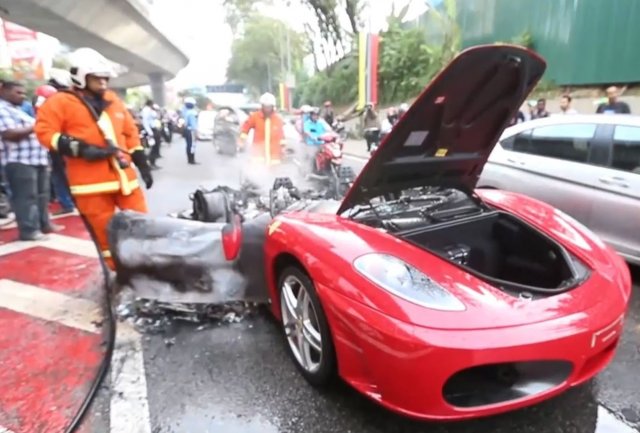 Ferrari 430 изгоря в Малайзия