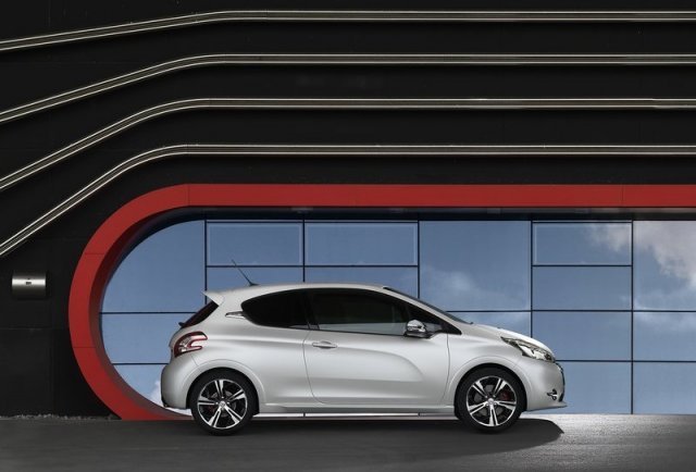 Peugeot подготвя екстремно 208