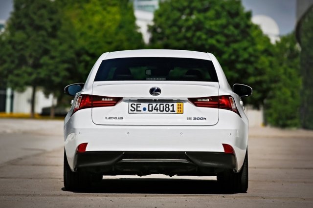 Само хибридите на Toyota пестят пари