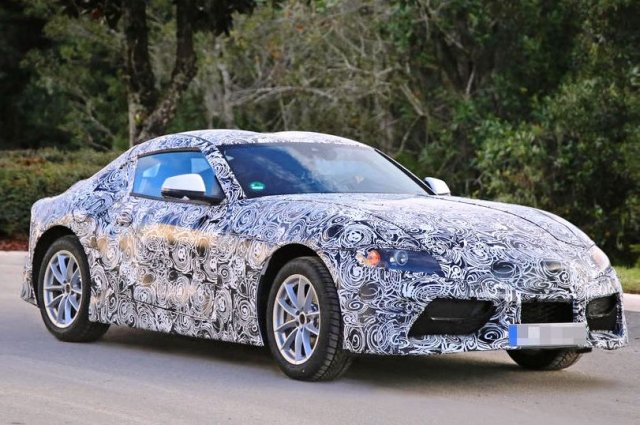 Наследникът на Toyota Supra отново е на пътя