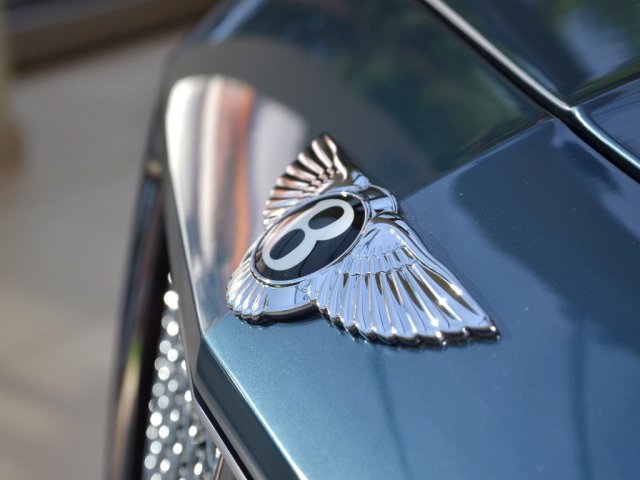 Bentley подготвя купе с четири врати