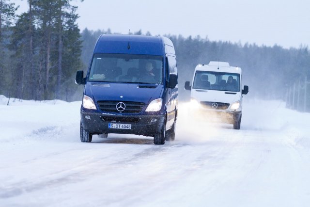 Mercedes-Benz тества Sprinter при - 30 градуса