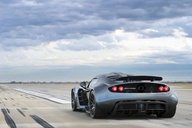 Hennessey Venom GT доказа рекордните си възможности (Видео)