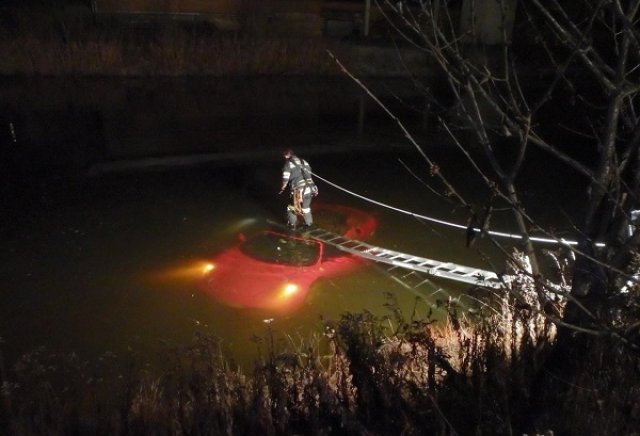 Ferrari F430 Spider цопна в езеро