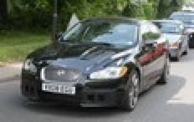 Jaguar ще пусне нова „гореща” версия на седана XF
