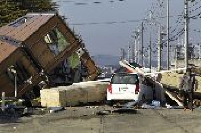 Nissan проверява колите за радиация