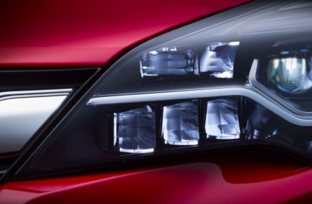 Новият Opel Astra превръща нощта в ден