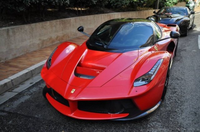 Звездата на Mercedes си купи LaFerrari