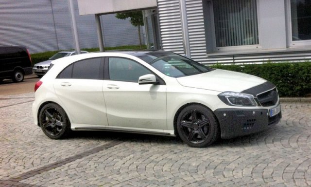 Mercedes-Benz A45 AMG хвърля камуфлажа