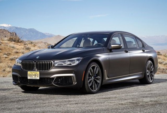 BMW се отказва V12 двигателя си