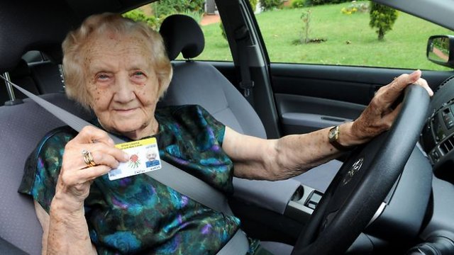 Във Великобритания създават автомобил за хора над 65 години