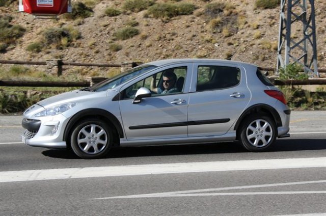 Peugeot тества заместника на 308