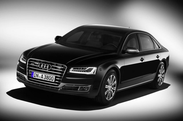 Audi A8 L Security пази от куршуми и гранати