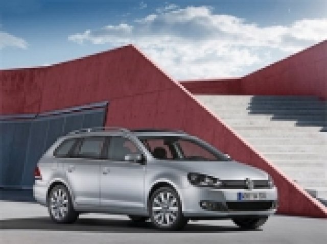 VW пуска и комби версията на новото поколение Golf
