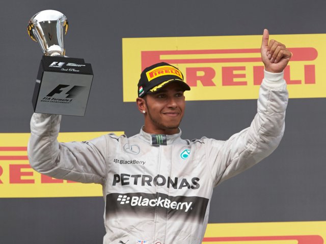 Съмнителна победа на Хамилтън в Италия