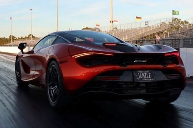 За колко секунди McLaren 720S ускорява до 100 км/ч (ВИДЕО)
