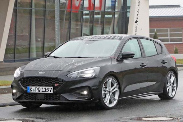 Новият Focus ST трупа километри с мотора на RS