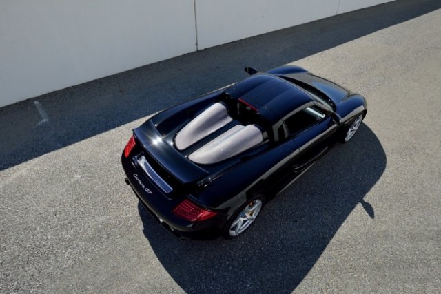 Продава се Porsche Carrera GT за 1 млн. евро