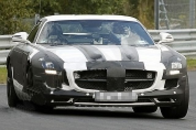 Тестват Mercedes SLS на високи скорости