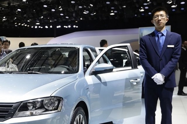 Китаeц си купи автомобил с 5 тона монети