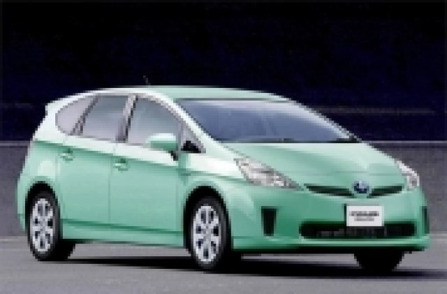 Toyota пуска 7 местен Prius