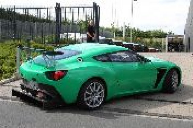 Aston Martin V12 Zagato - Състезателят