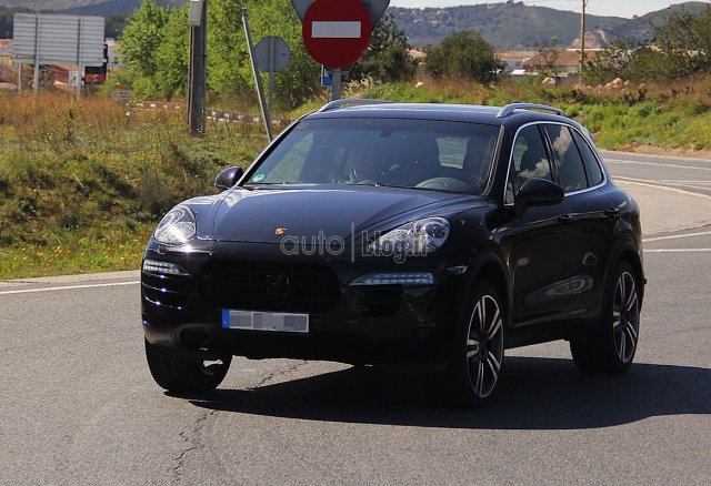 Нови двигатели и за обновения Cayenne