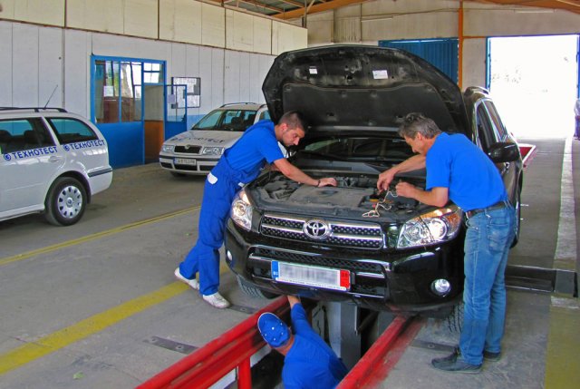 Кой одобрява колите в България?