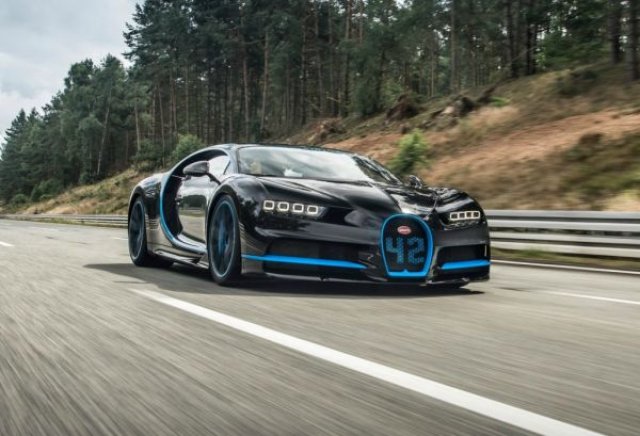 Bugatti показа как Chiron ускорява до 400 км/ч и после спира напълно (ВИДЕО)