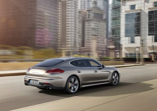 Porsche кръстосва Panamera с 918 Spyder