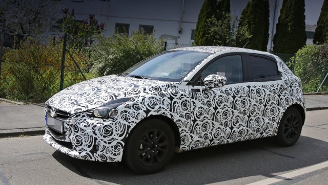 Два максирани хечбека се появиха на пътя